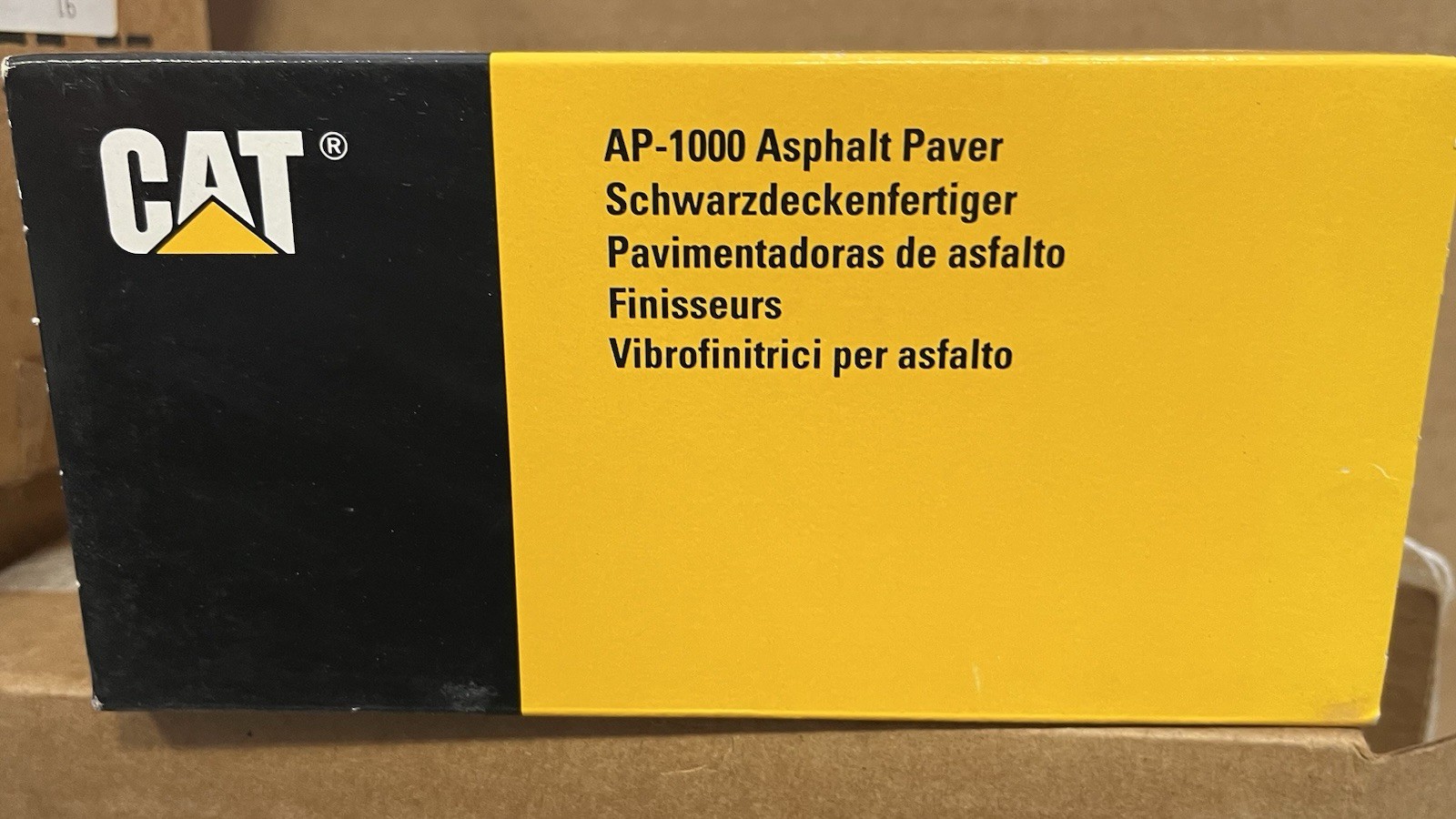 NZG Caterpillar AP 1000 Asphalt Paver 1/50 NIB