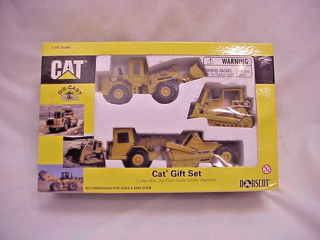 New in Box Norscot 55018 Cat Gift Set 613C Scraper 950F Loader D6H Tractor 1:64
