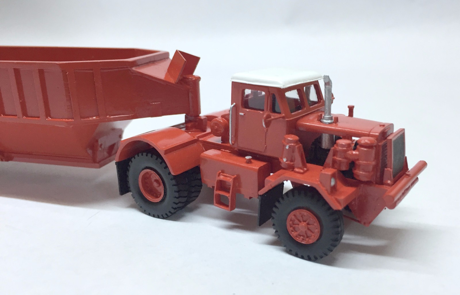 HO 1/87 KW Dart 50 BDT/Bottom Trailer – RED – Ready made Resin Model