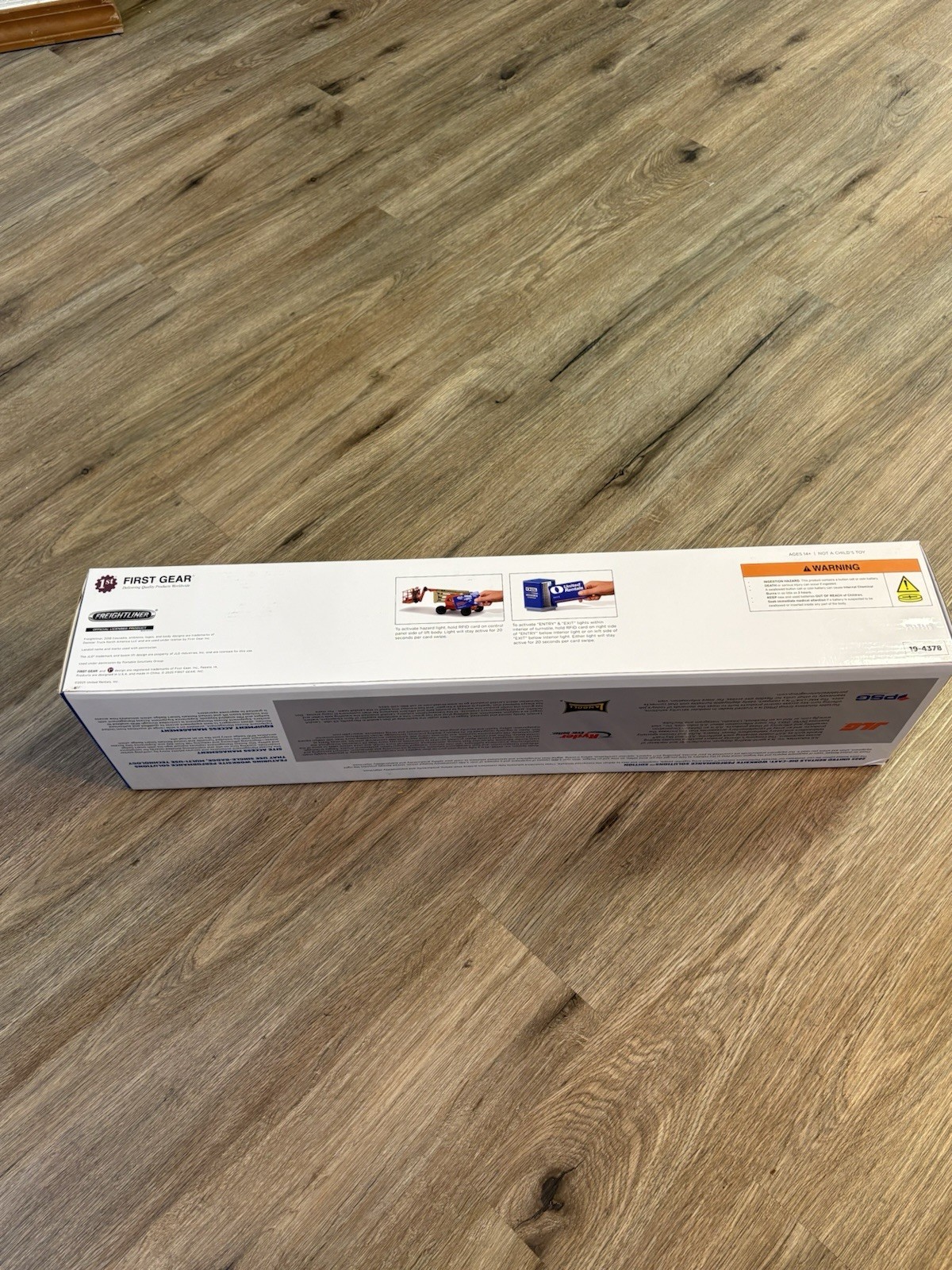 United Rentals Trailer Set Unopened Box Freightliner Cascadia