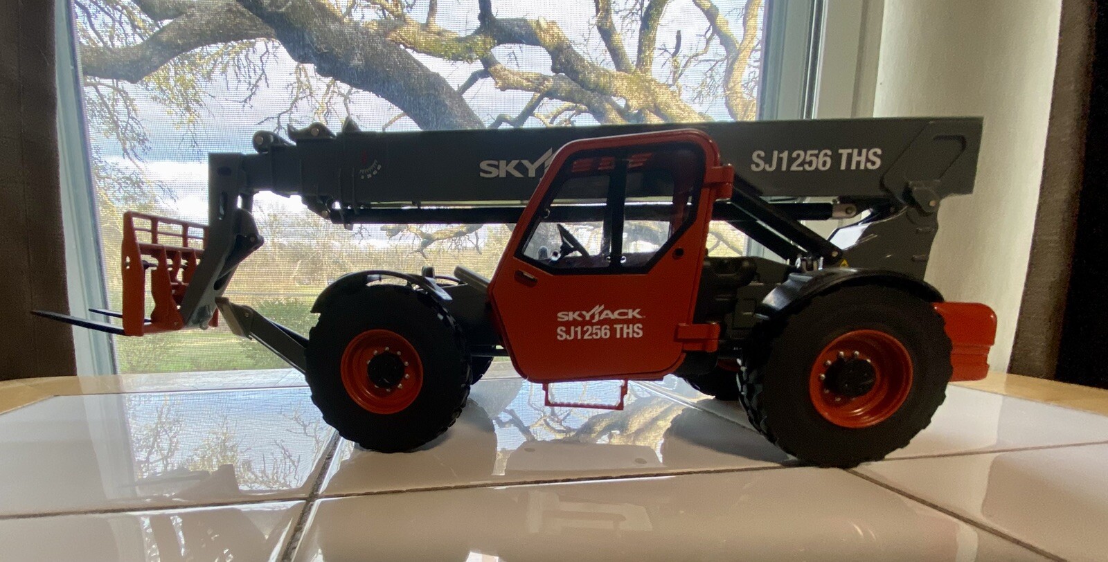 SKYJACK SJ1256 THS Telescopic Boom Forklift-Construction Equipment 1:32 Diecast