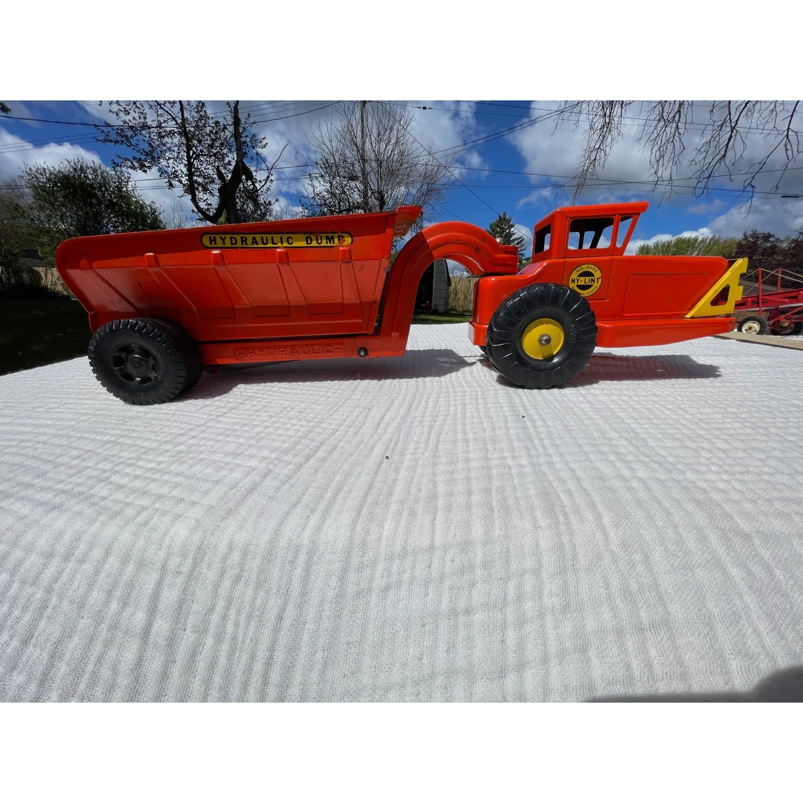 1959 – 1962 NYLINT #4600 Hydraulic Dumper Toy Hydraulic Dump Piston Works