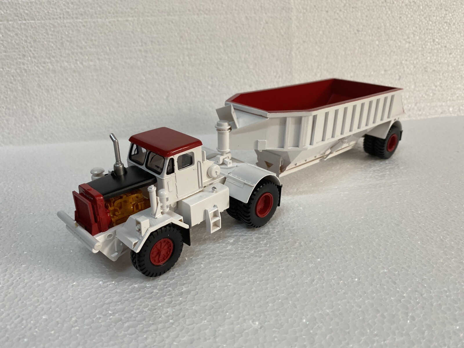 White-Red 1/50 KW Dart 50 BDT / Bottom Trailer – Ready Made Resin Model