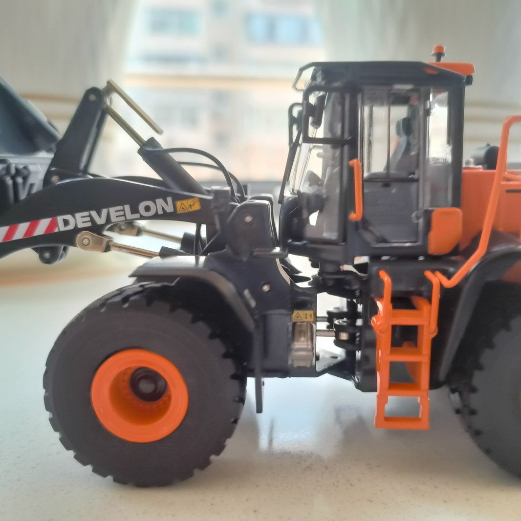 1/50 Scale DEVELON DL867 Wheel Loader Diecast Model Toy Gift NIB
