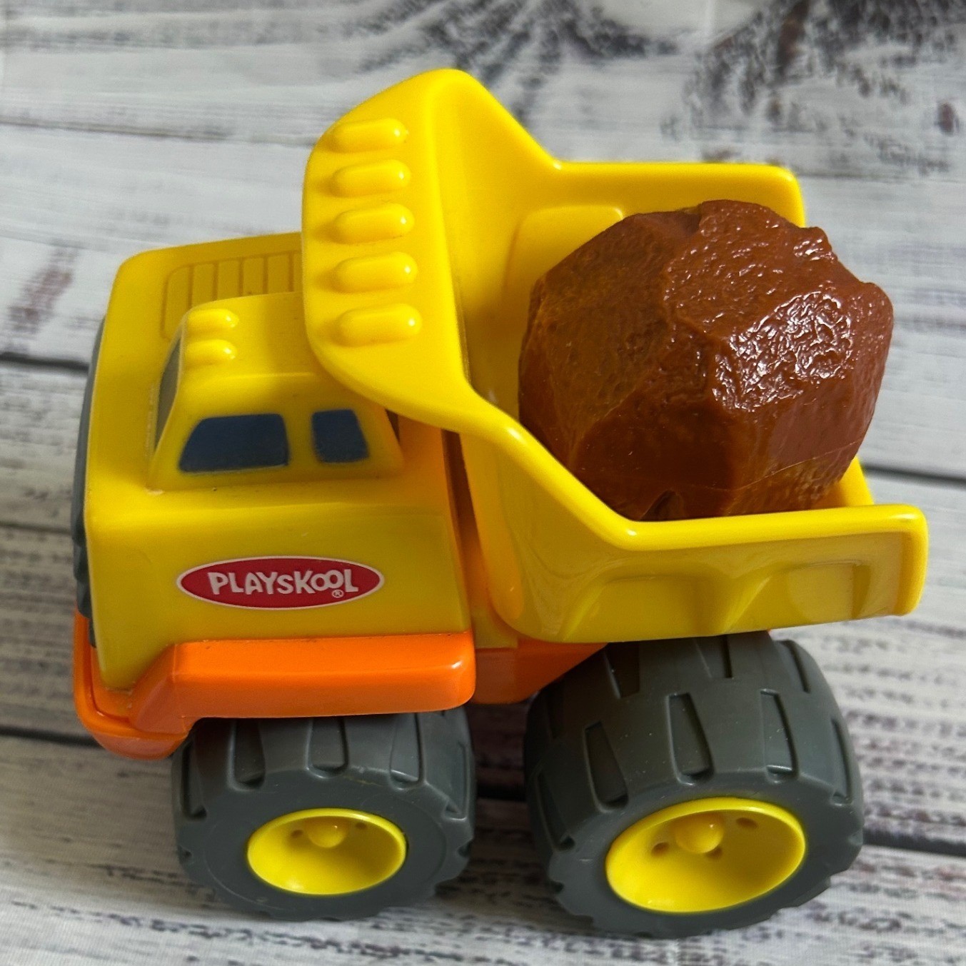 VTG 2002 Playskool Rumbling Dump Truck Construction Vehicle Shaking Boulder