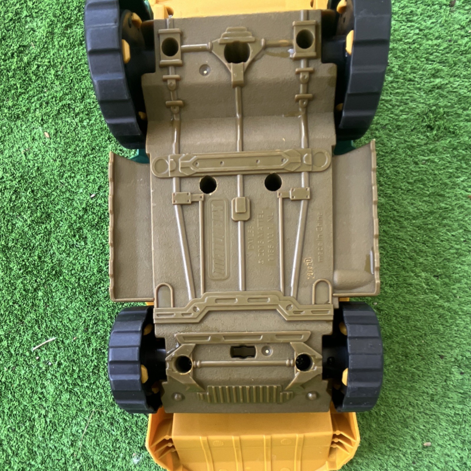 Matchbox DMLS5 Plastic Dump Truck Toy Green Yellow 2015 Construction Vehicle