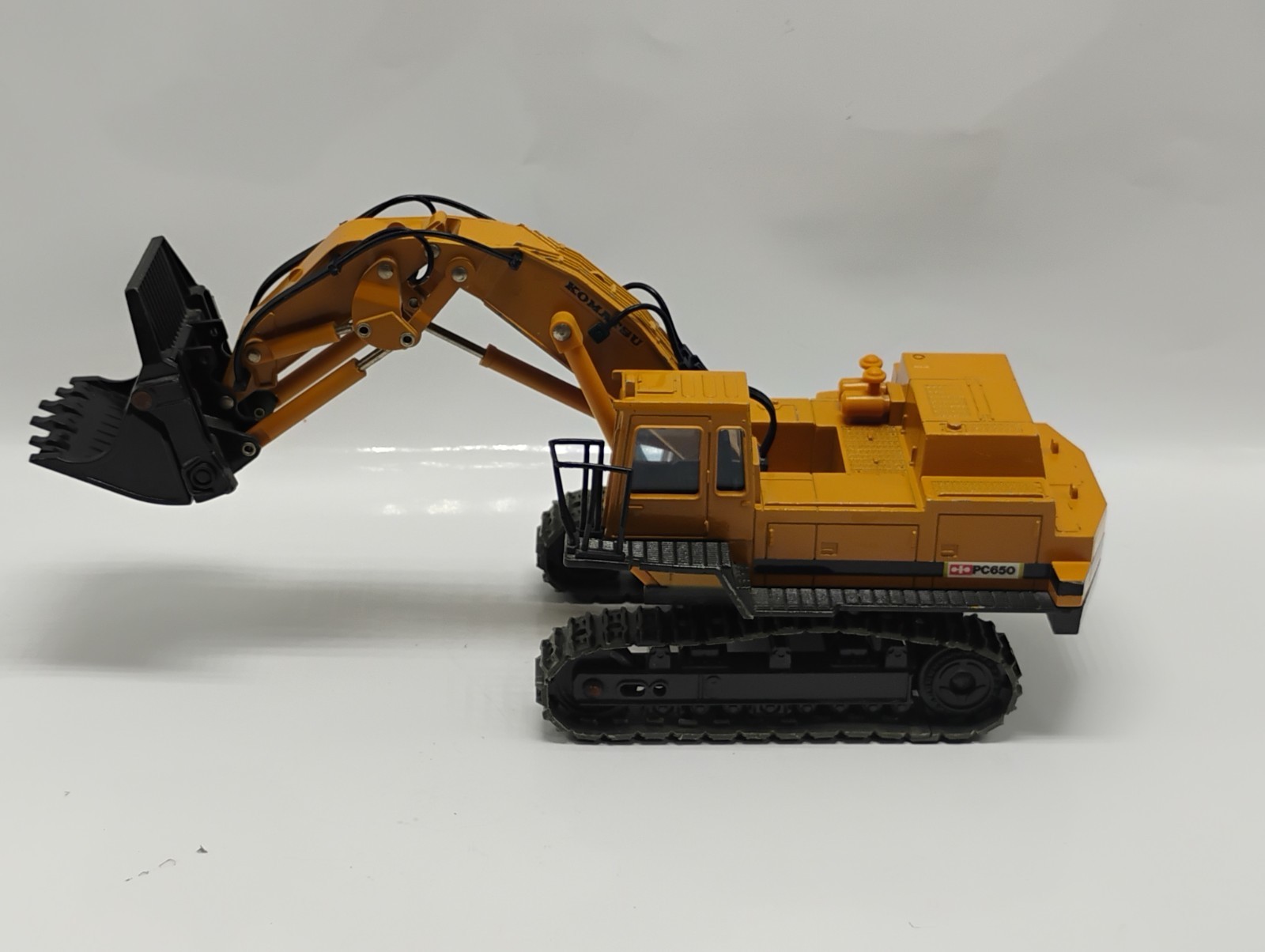 Shinsei 1:50 Scale Komatsu PC650 Loading Shovel Made In Japan