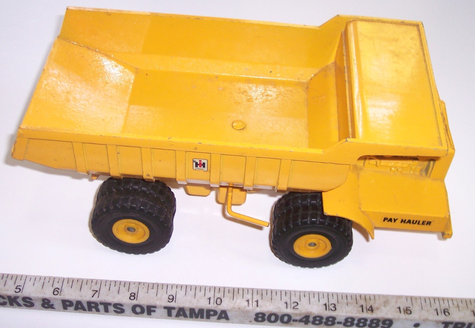 Ertl International Harvester IH Pay Hauler Operating Dump Truck 12” DieCast READ