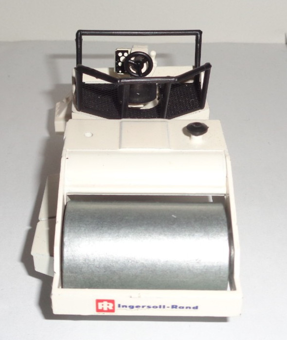 NZG #203 1/50 Ingersoll-Rand DA50 Vibratory Asphalt Roller Compactor – Boxed