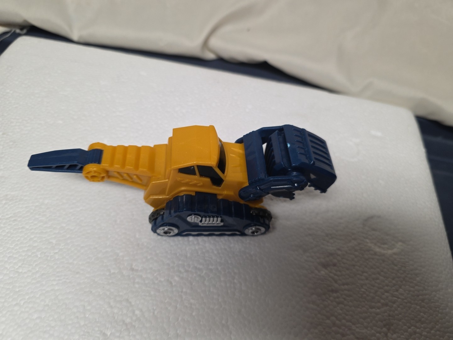 Unbranded Yellow/Blue Construction Vehicle 6&Prime; Long Part Of Dinosaur Transformer