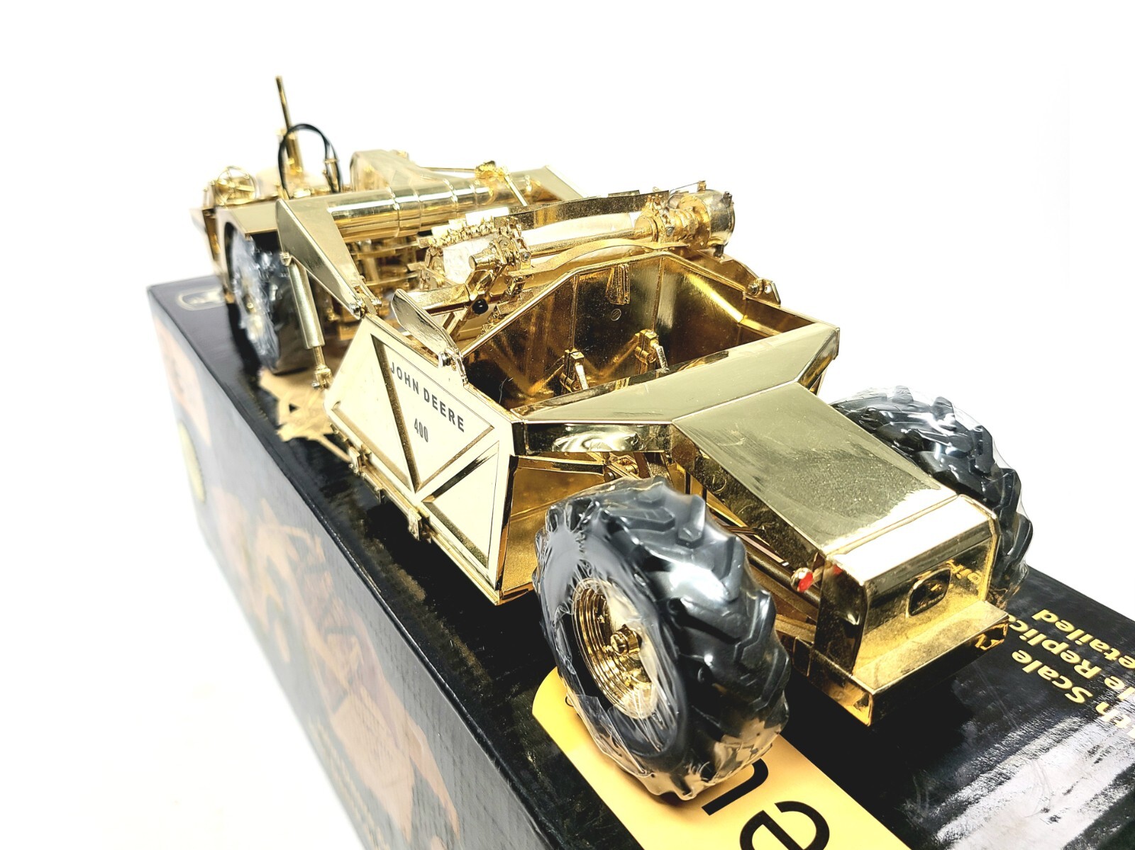 John Deere 840 Diesel with 400 Scraper – Gold Reuhl 1:24 Scale Model #JD840/400G