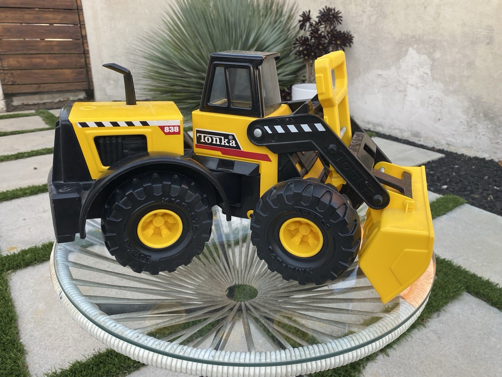 Hasbro Yellow Tonka Front End Loader Excavator 838 Metal Truck Toy 2012