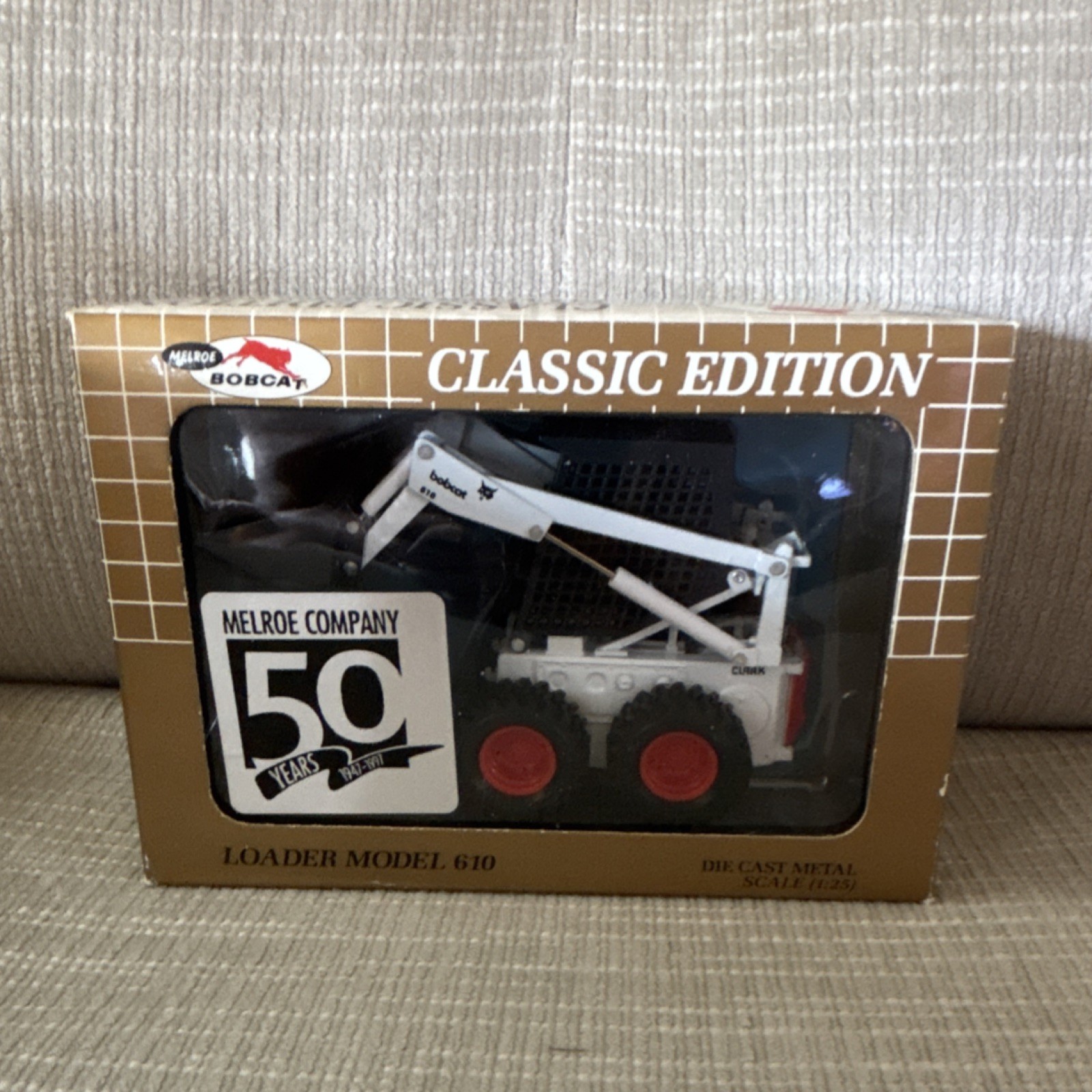 Melroe Bobcat Loader Model 610 Classic Edition 1:25 Diecast Metal