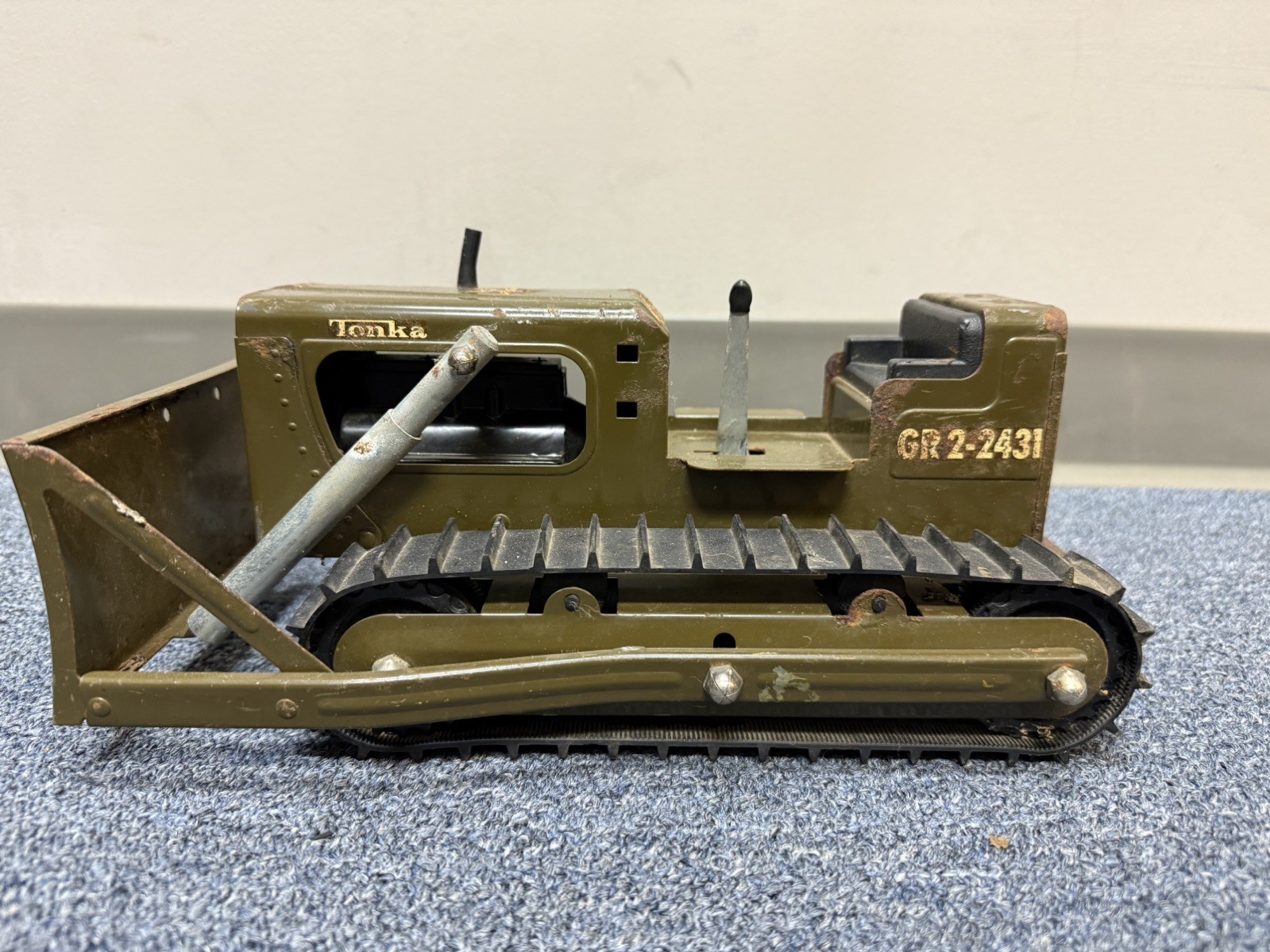 U•Vintage Tonka GR 2-2431 Army Green Bulldozer Large 12&Prime; Piece Good Condition