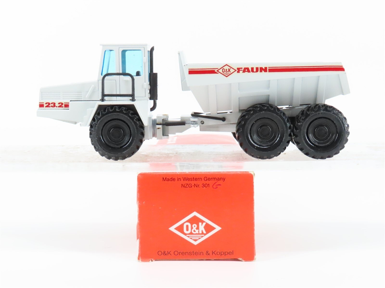 O&K Faun D23.2 Articulated Dump Truck – White – NZG 1:50 Scale Model #301 New
