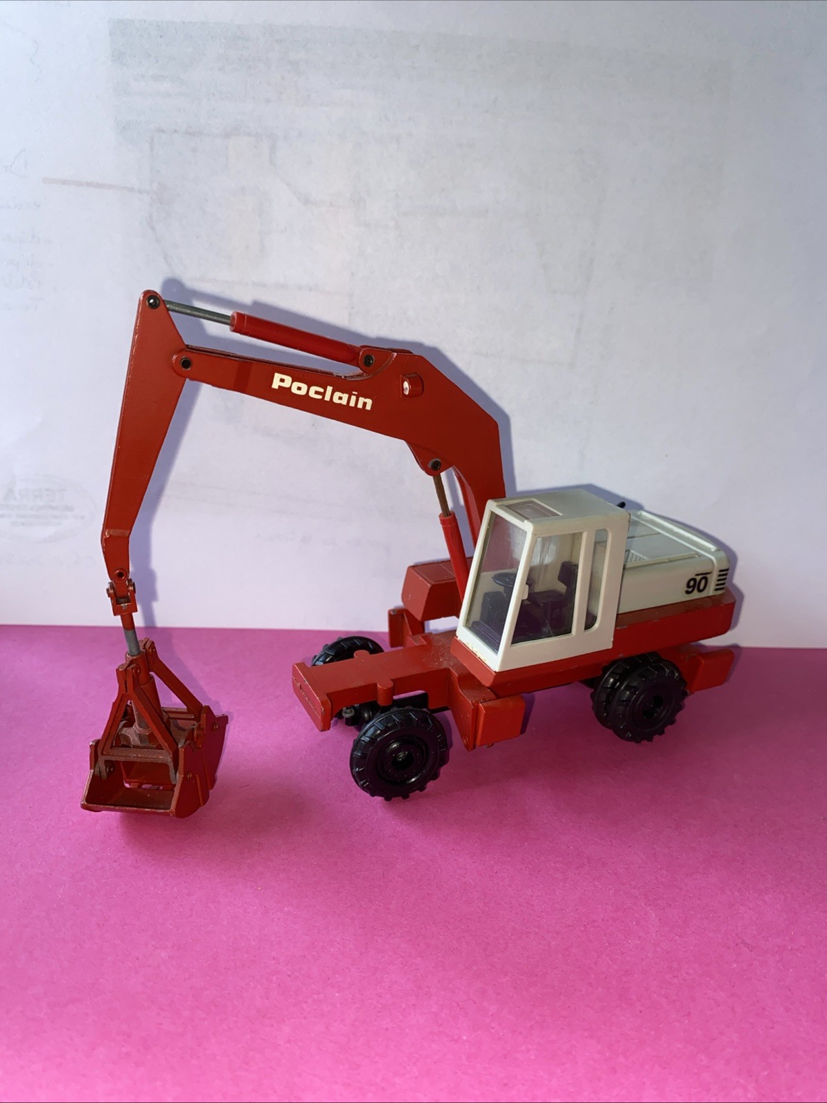 AR210 POCLAIN 1/50 METAL HYDRAULIC EXCAVATOR 90P – Gescha