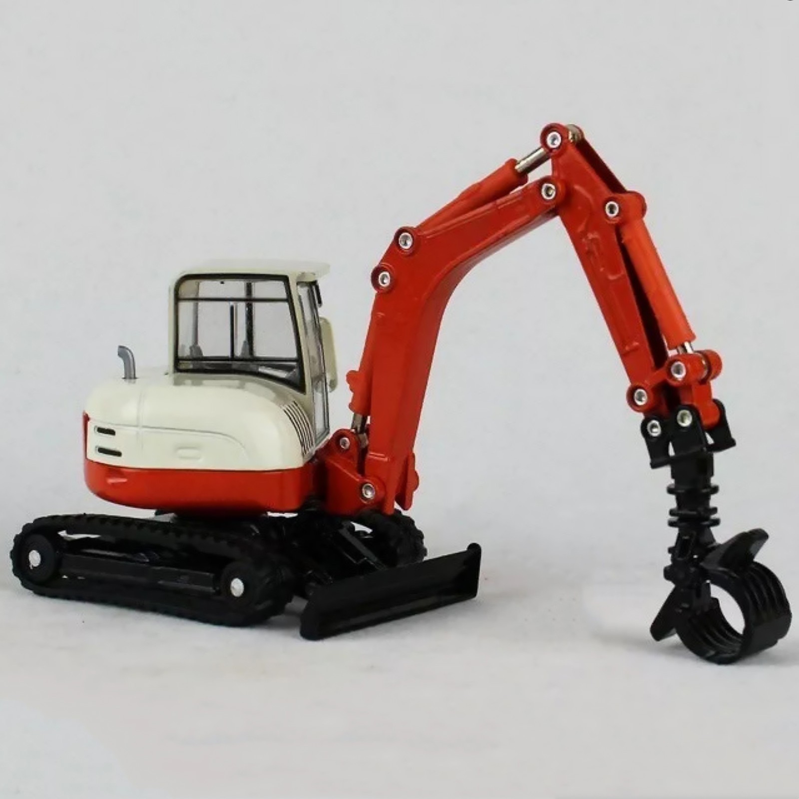 17cm Alloy 1/50 Tracked Wood Grabbers Heavy Construction Vehicle Model Ornament