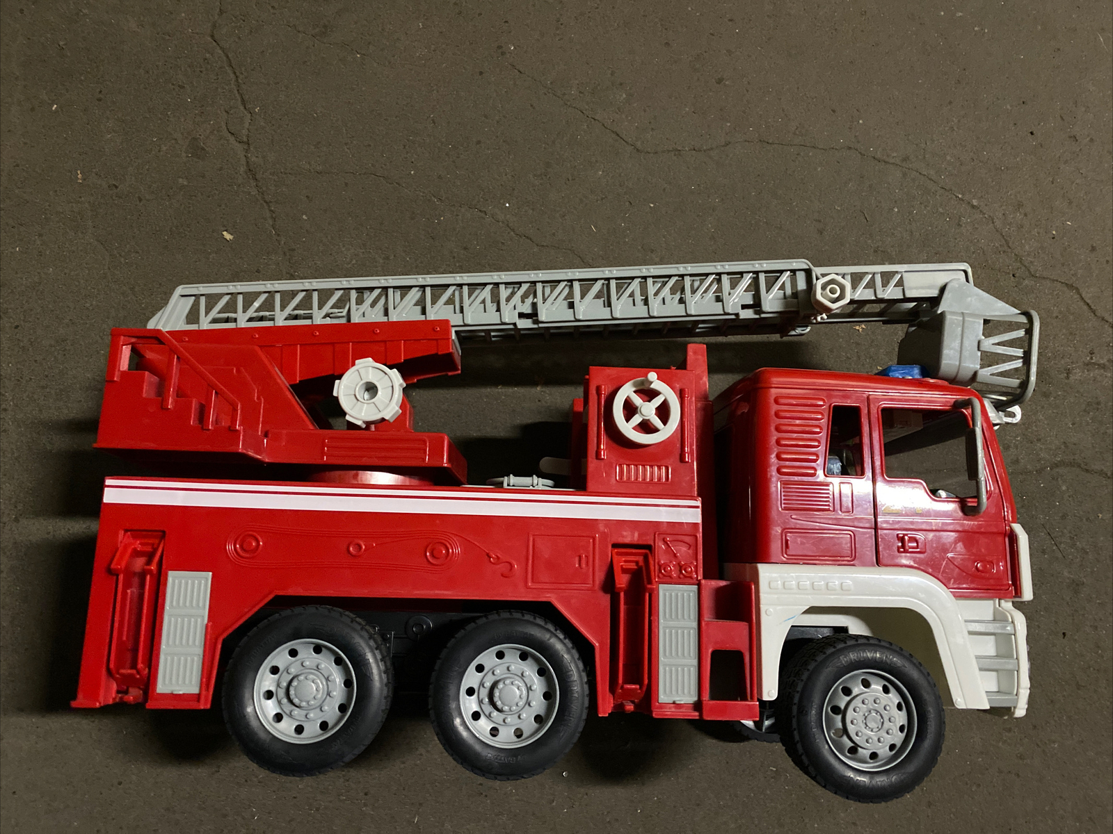 FIRE ENGINE TRUCK Vintage nicely USED Large 21&Prime; DRIVEN by BATAT Lights & Sirens