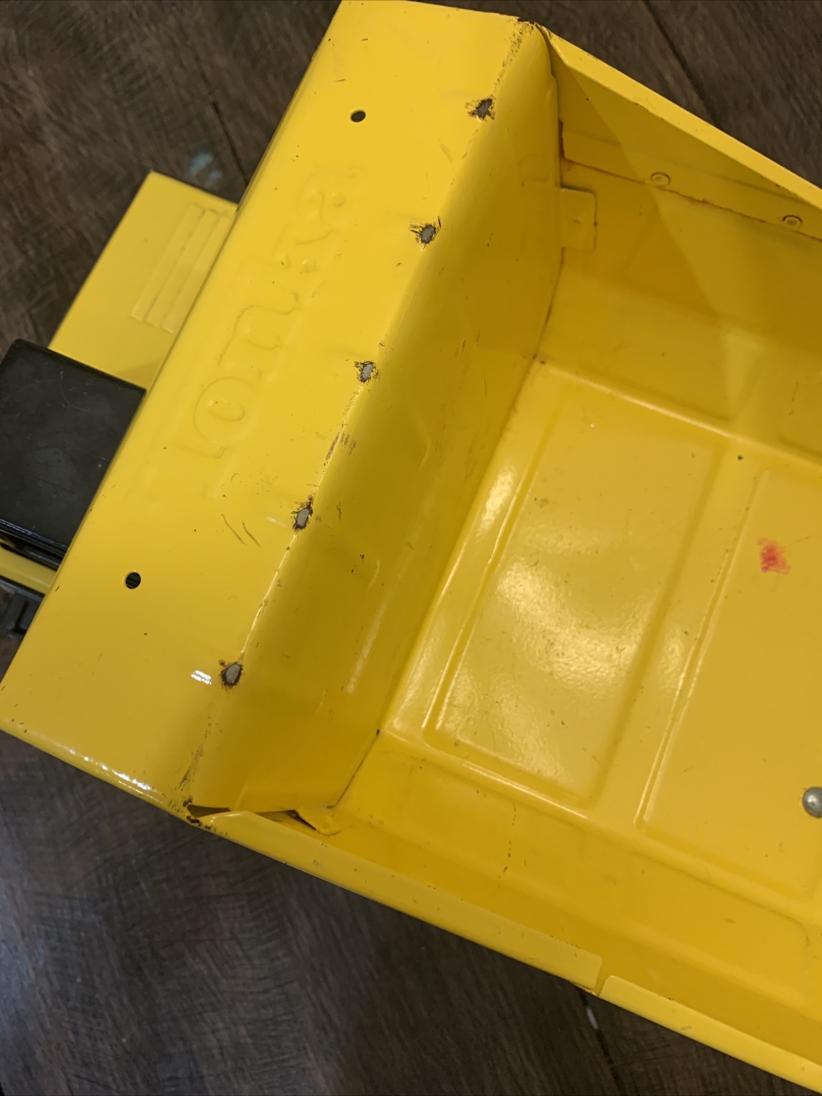Tonka Dump Truck 2012 Hasbro #93918 Black/Yellow Metal And Plastic – Preowned