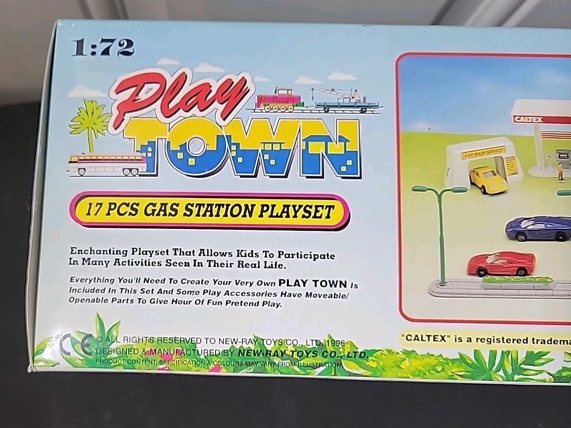 Ray Toys 1996 Play Town Gas Station Play Set 17 Pieces Caltex Oil 1:72 Scale