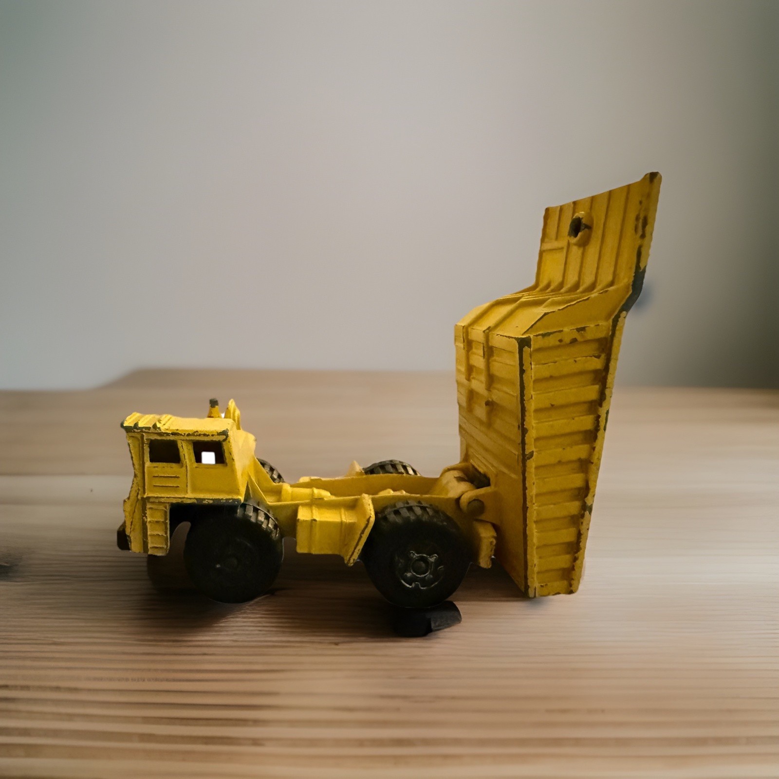 Vintage 1976 Matchbox Lesney Superfast #58 Faun Dump Truck Die-Cast
