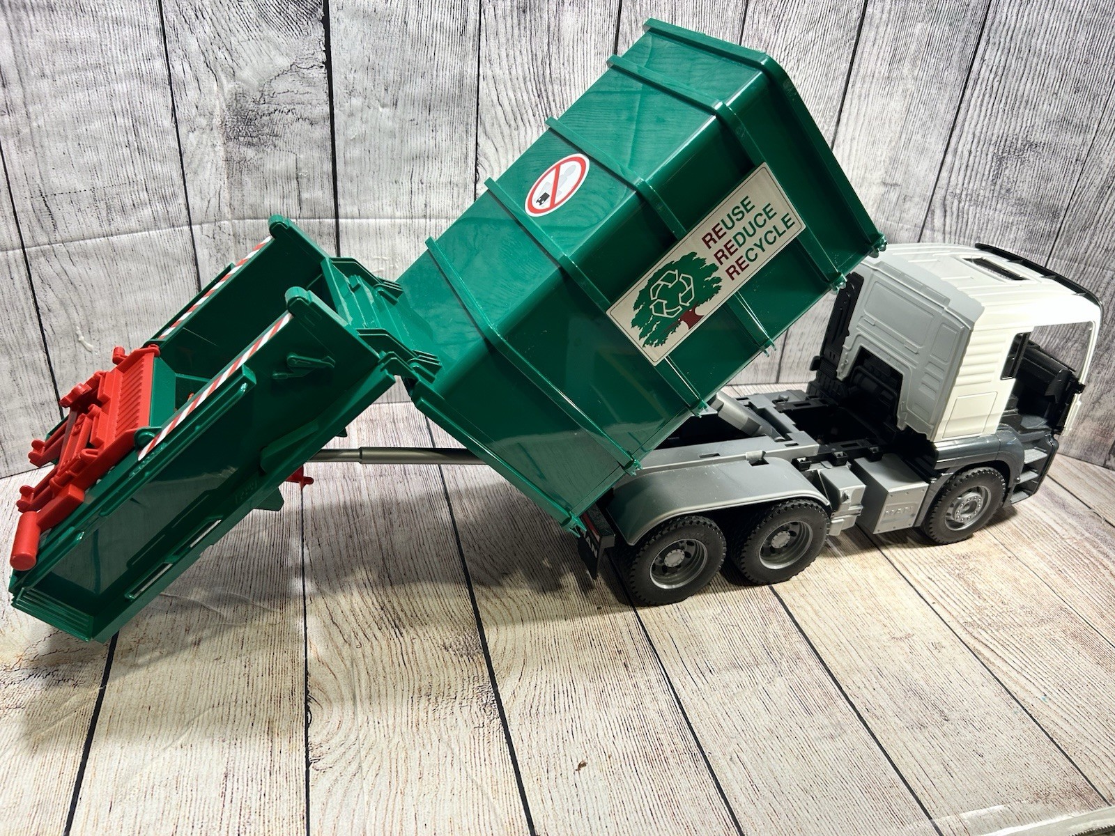 Bruder MAN TGS Recycling Truck 1/16 03763 Green Garbage Bin Loader Germany