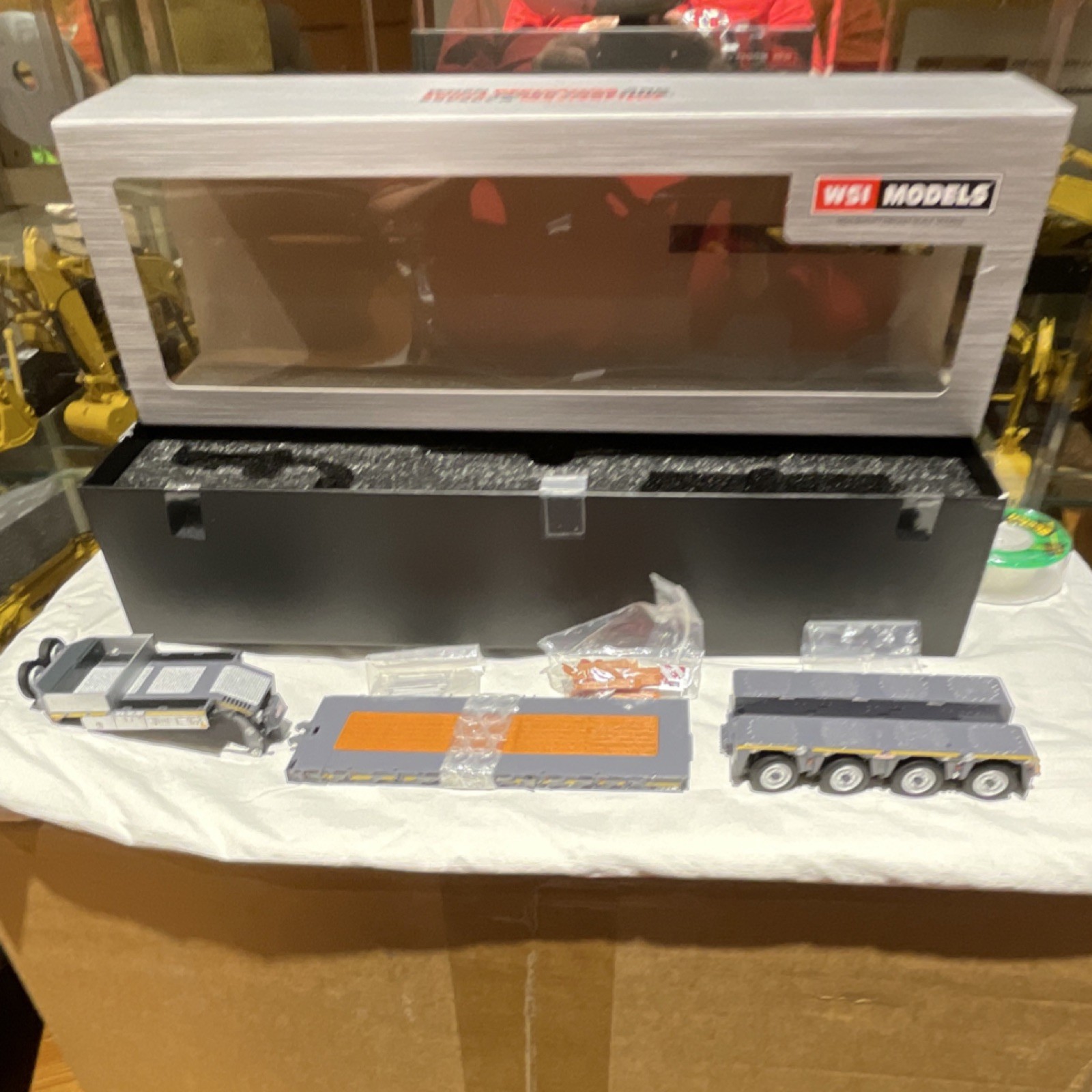 WSI Models Premium Line Volvo Low Loader 4-Axle Trailer Diecast 1:50 04-2081