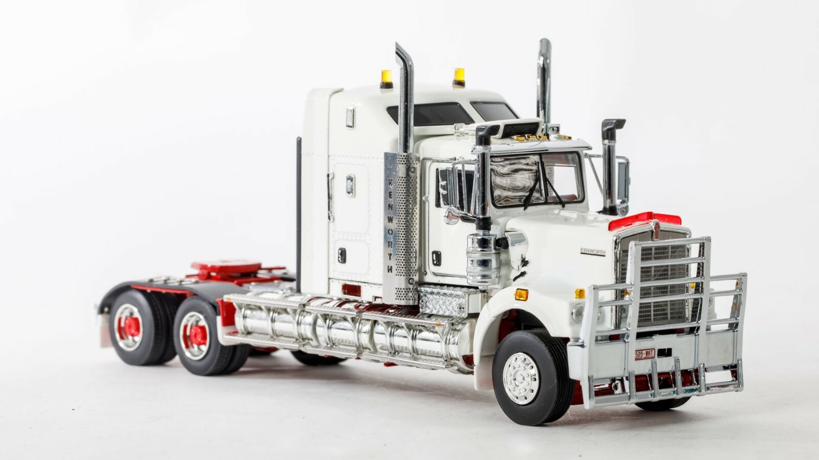 Kenworth C509 Prime Mover Truck – White/Red – Drake 1:50 Scale Model #Z01433 New