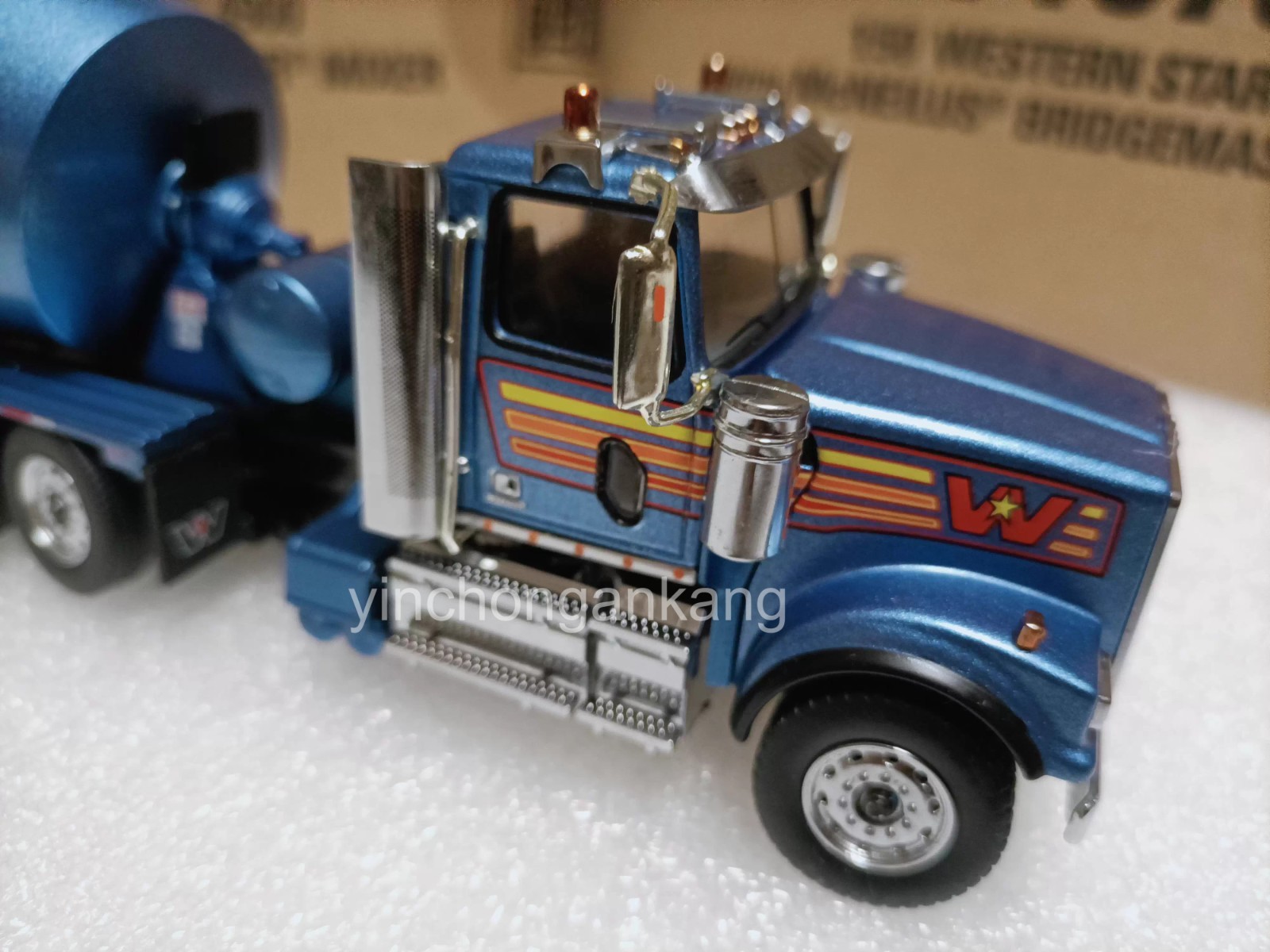 Western Star 4900 w/Lift Axle & McNeilus Mixer 1:50 Scale Diecast Masters 71075