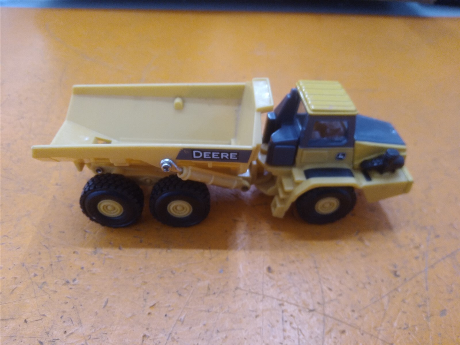 ⭐️⭐️⭐️⭐️⭐️John Deere TOMY Articulated Dump Truck 5 3/8&Prime; Plastic Construction