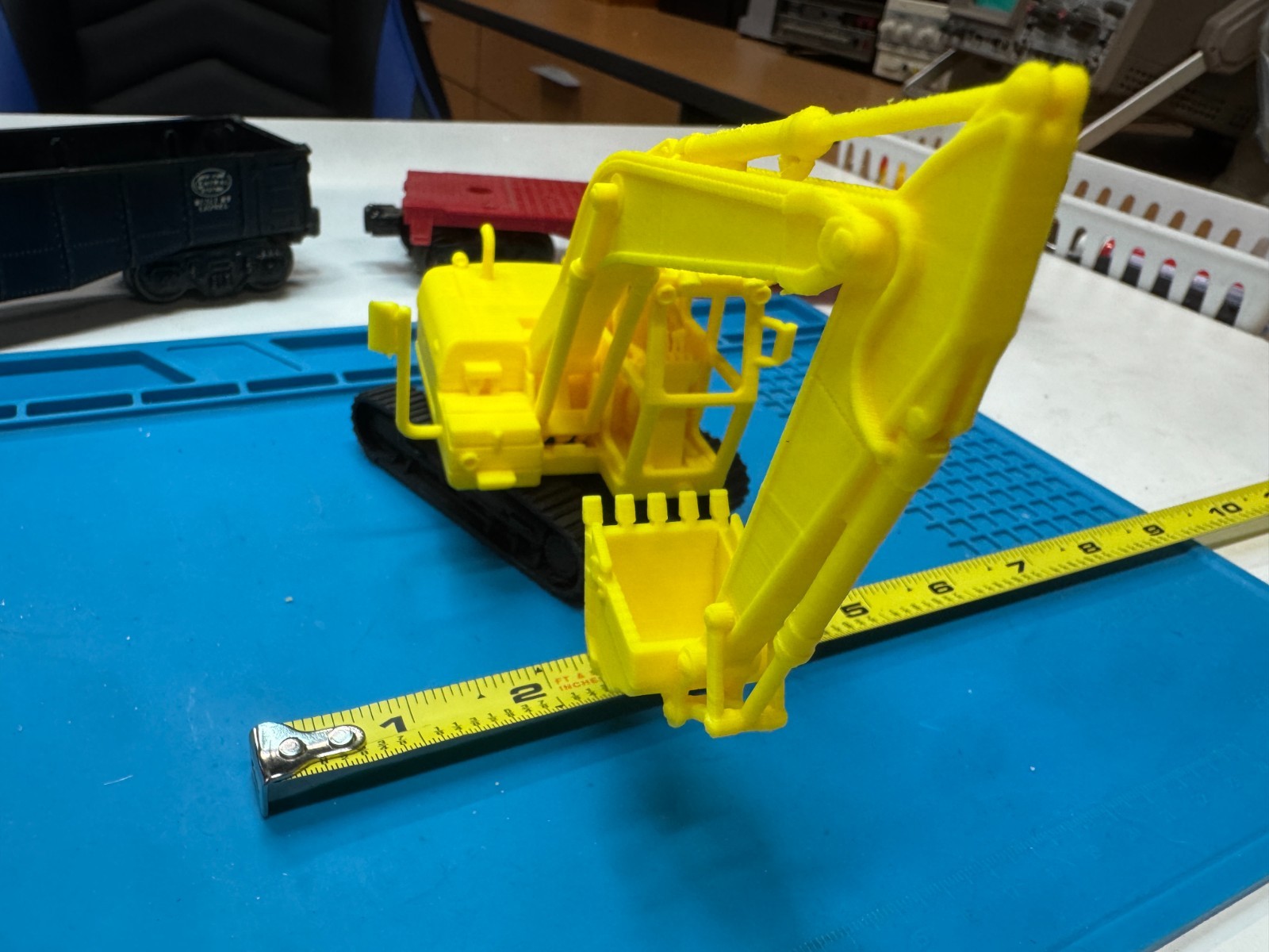 CAT Excavator 320D O Scale unpainted in Yellow 3D printed large with tracks