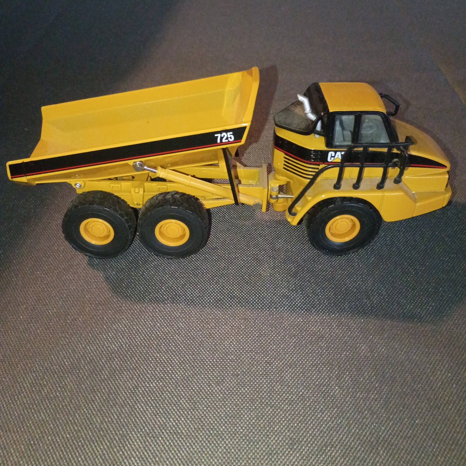 Norscot Caterpillar 725 Articulated Dump Truck Die-cast