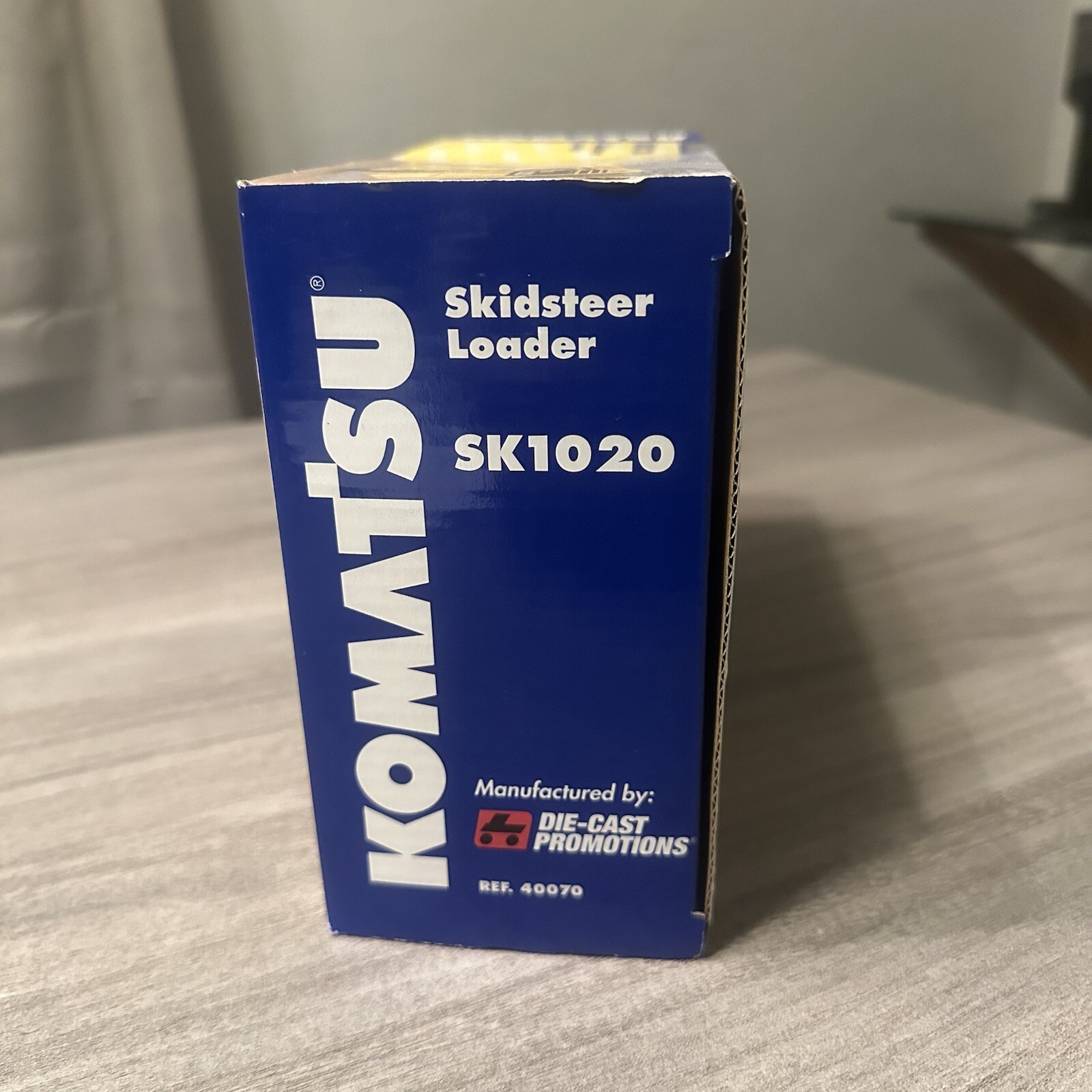 NIB komatsu sk1020 first gear 1:25 Skidsteer Loader Diecast