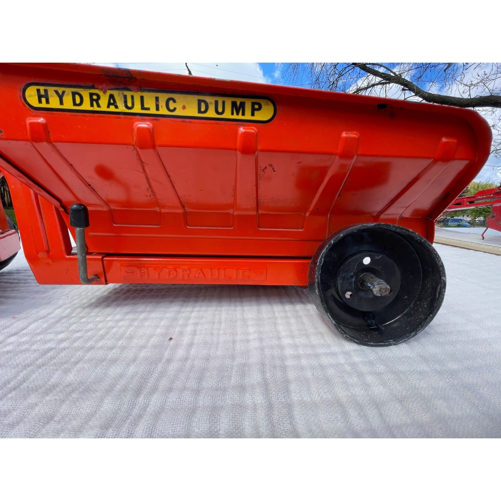 1959 – 1962 NYLINT #4600 Hydraulic Dumper Toy Hydraulic Dump Piston Works