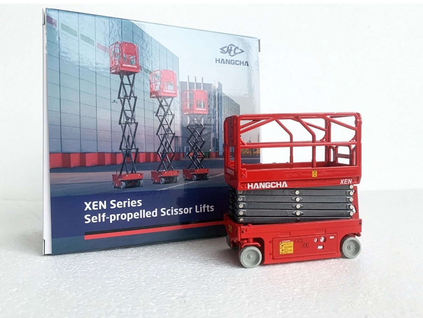 1/30 Scale HANGCHA XEN Self-propelled Scissor Lifts Diecast Model Toy Gift