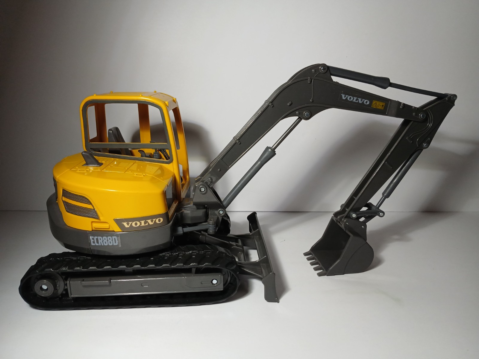 NEWRAY Volvo ECR88D Toy Excavator 1/18 Scale New Ray Loose Detailed Replica GUC