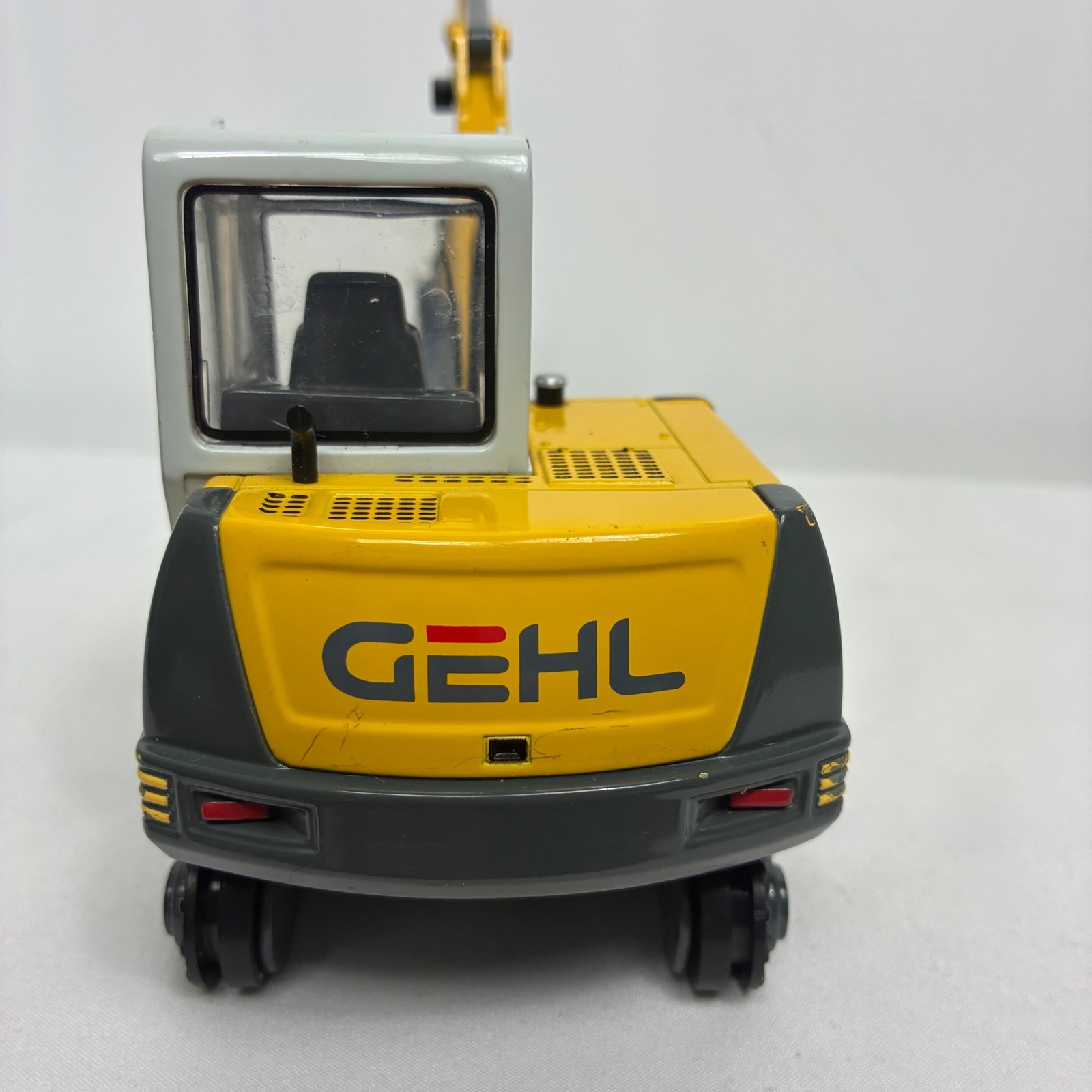 Gehl GE 602 Compact Excavator Diecast Model Yellow Grey Construction Toy