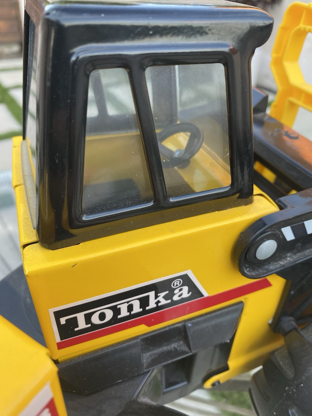 Hasbro Yellow Tonka Front End Loader Excavator 838 Metal Truck Toy 2012