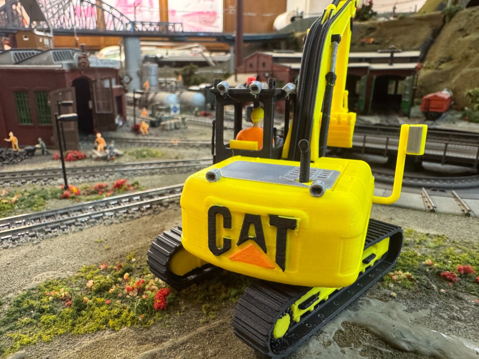 CAT Excavator 320D O Scale unpainted in Yellow 3D printed large with tracks