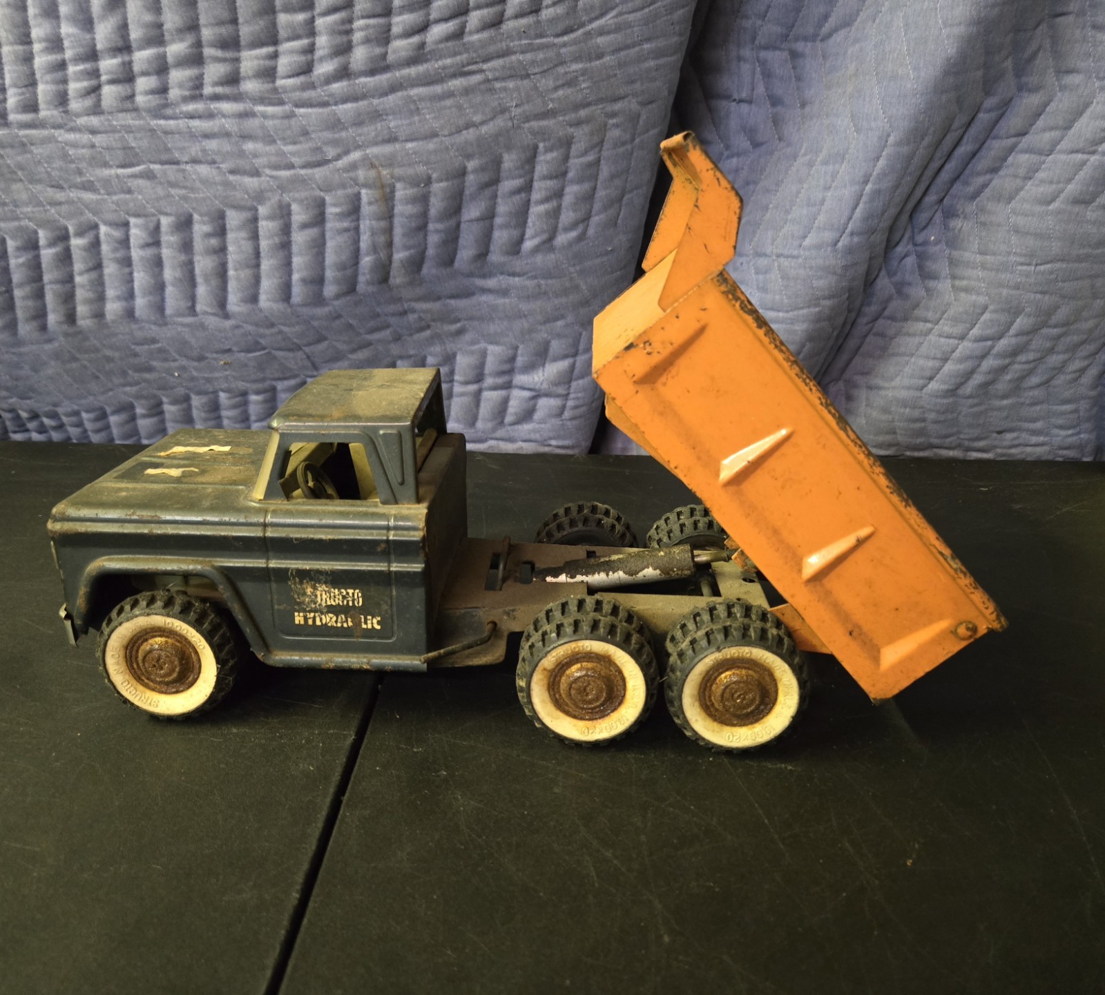 STRUCTO HYDRAULIC ACTION 10 WHEEL DUMP TRUCK PRESSED STEEL TOY VINTAGE