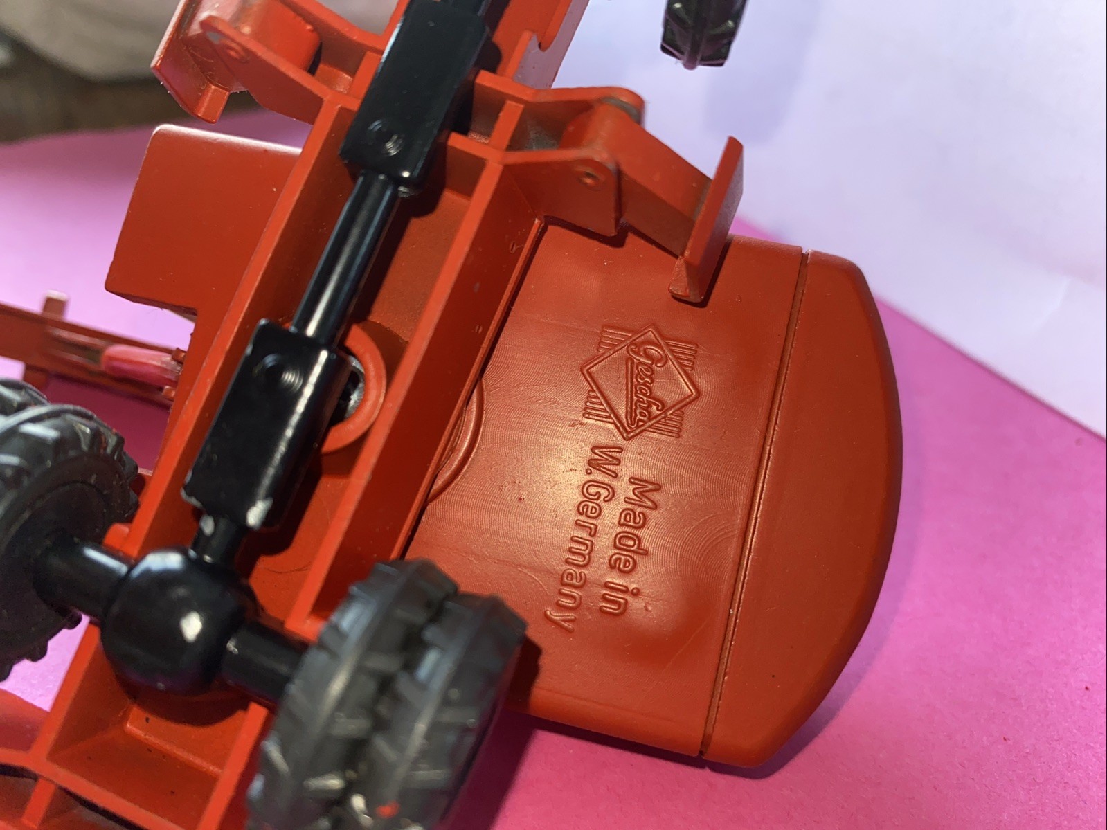 AR210 POCLAIN 1/50 METAL HYDRAULIC EXCAVATOR 90P – Gescha