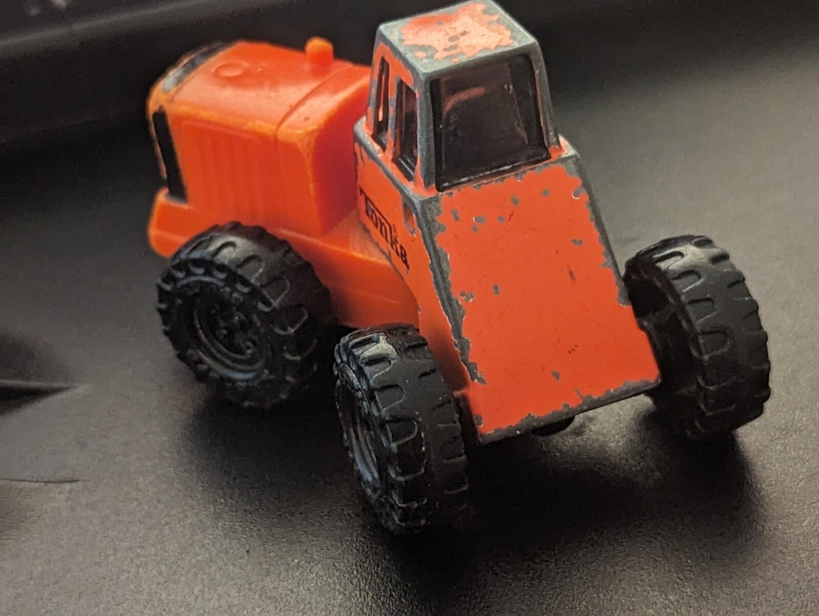 STUNNING 3&Prime; LONG X 2&Prime; W MFG 1992 TONKA CONSTRUCTION VEHICLE TANGERINE COLOR