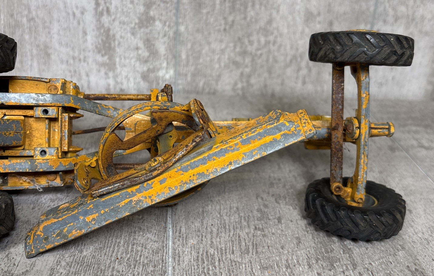 Vintage Ertl/Reuhl Caterpillar No. 12 Motor Road Grader Diecast For Parts/Repair
