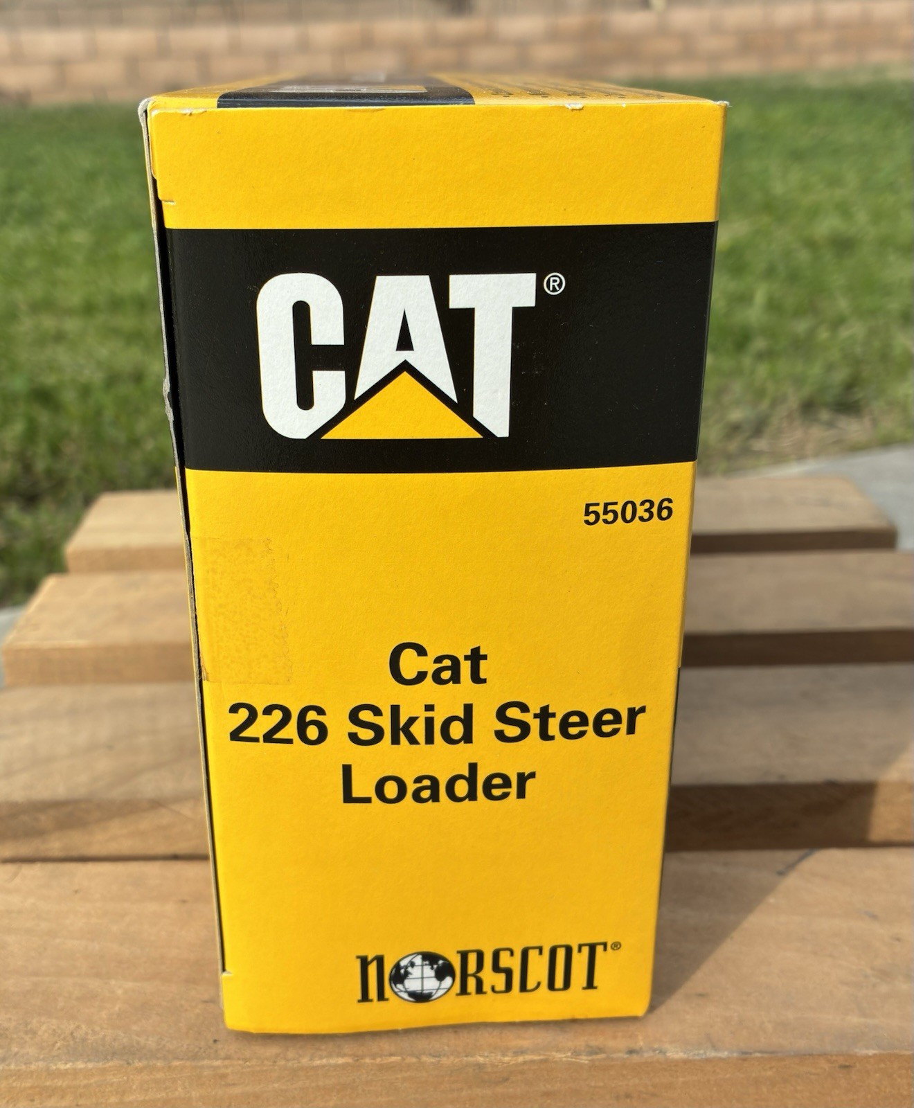 NIB – CAT 226 Skid Steer Loader [1:32 Scale] Norscot (55036) Diecast Metal 1999