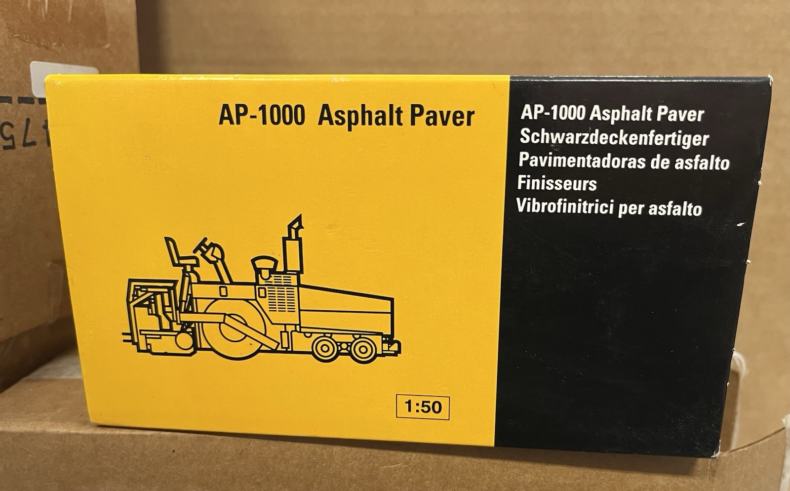 NZG Caterpillar AP 1000 Asphalt Paver 1/50 NIB