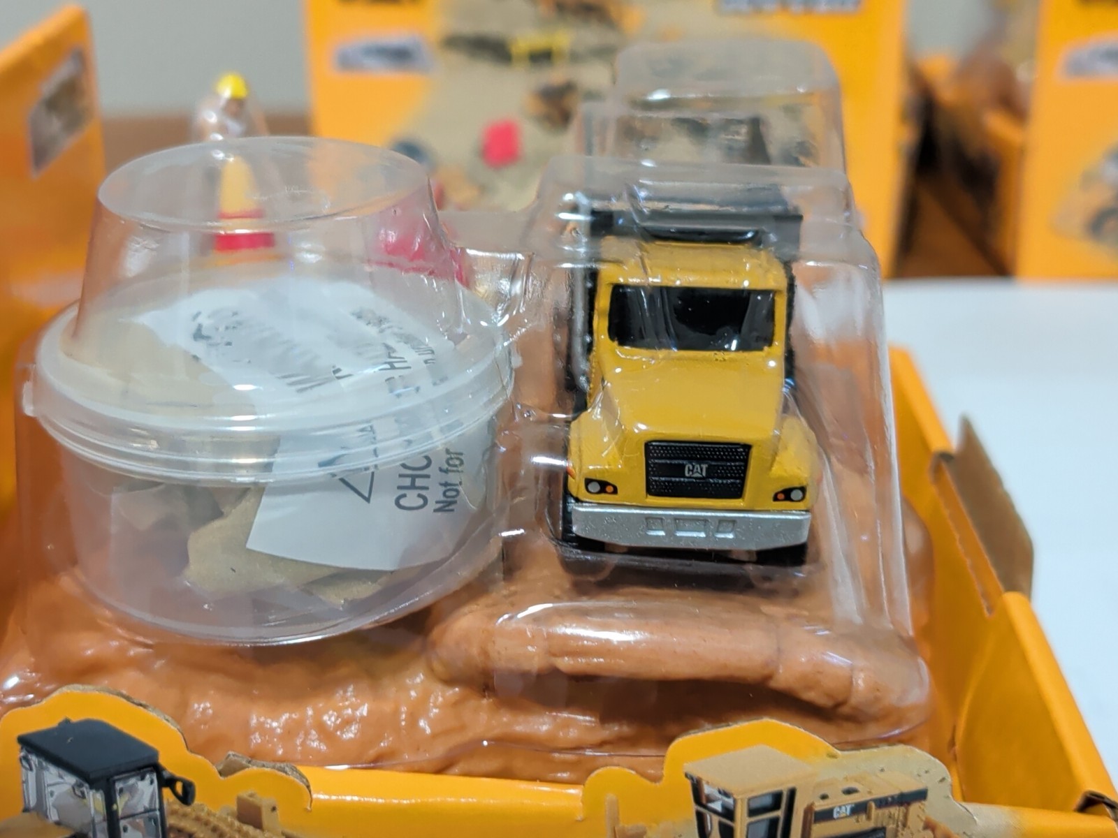 Diecast Masters 1:87 (HO) CAT Dump Truck