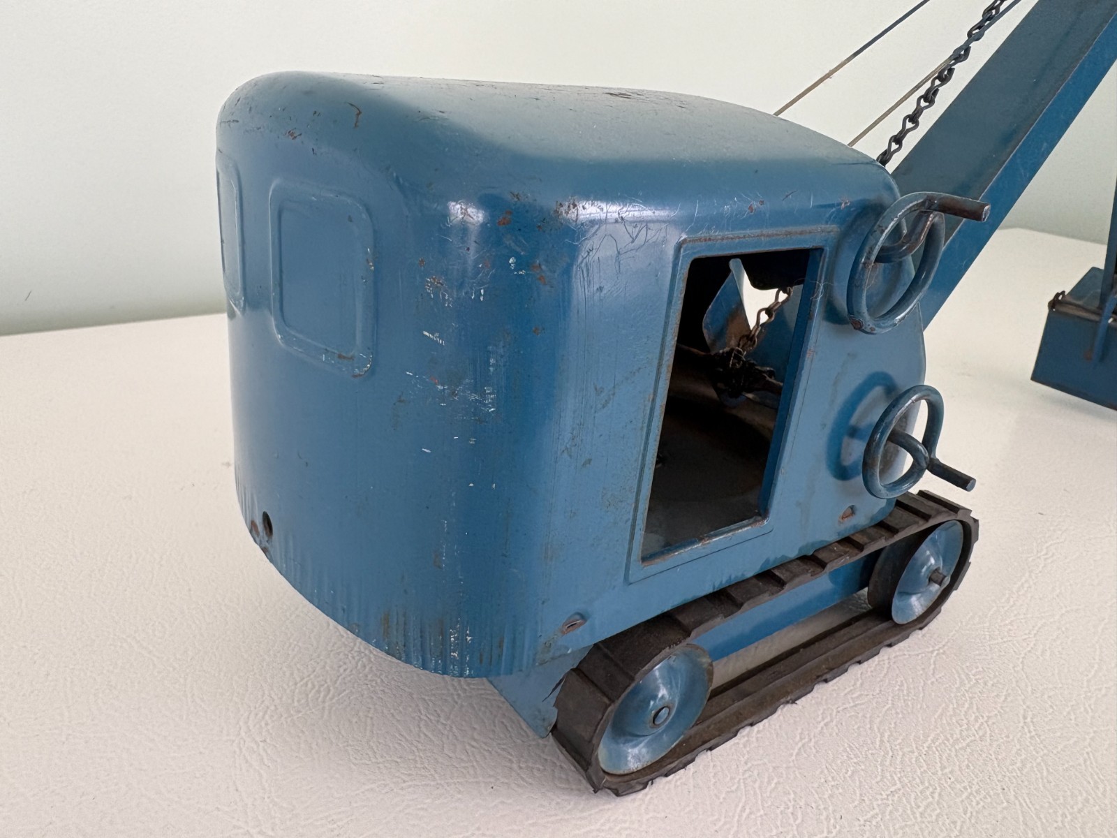 VINTAGE STRUCTO TOYS PRESSED STEEL STEAM SHOVEL DIGGER EXCAVATOR – FREE SHIPPING