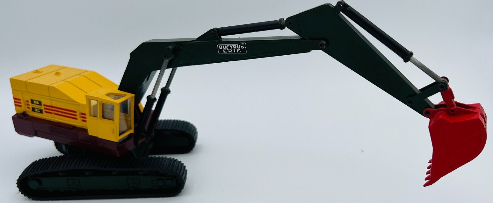 Bucyrus Erie 40-H Hydraulic Excavator red Esco bucket 1/50 Diecast NZG# 139