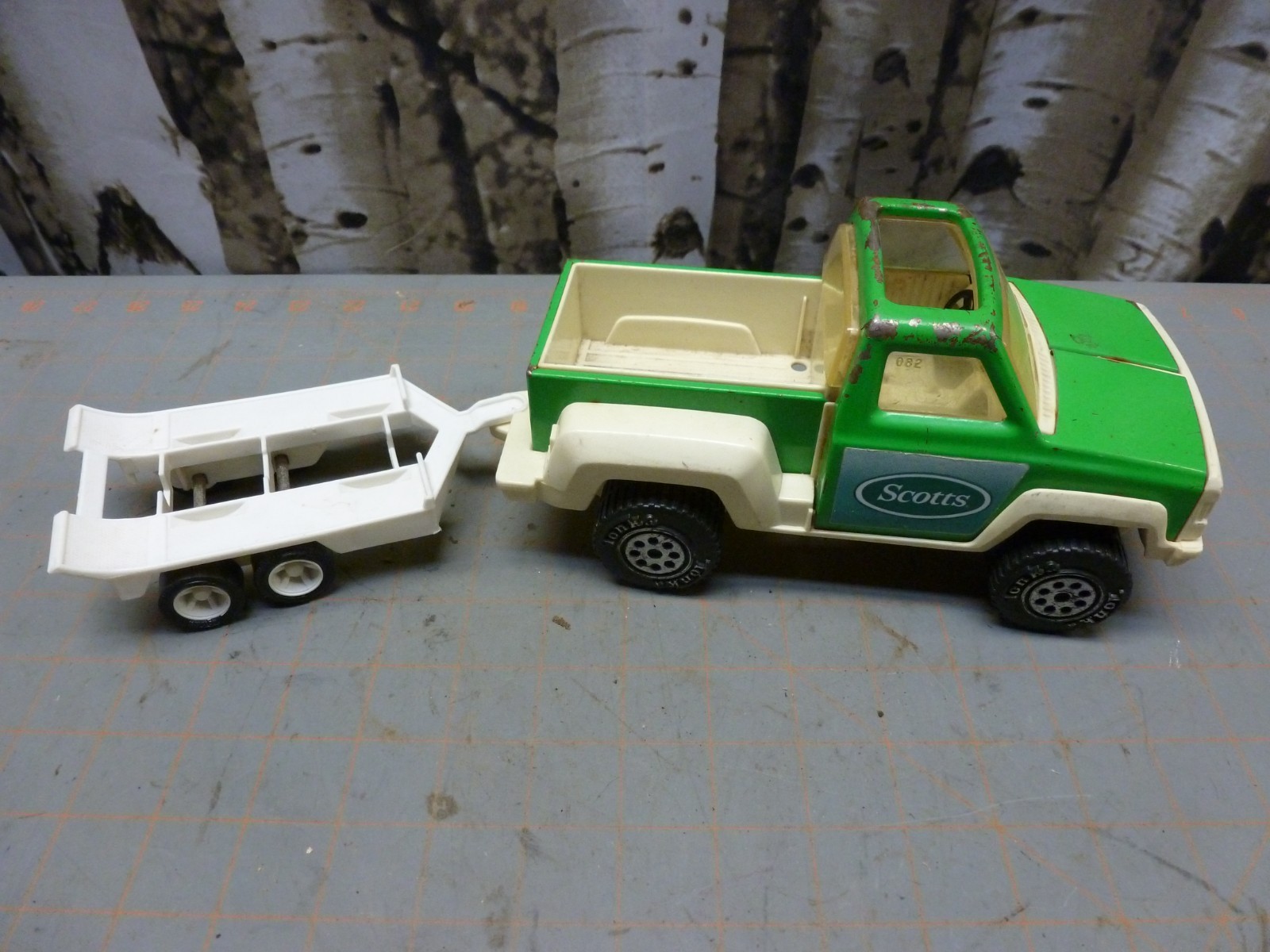 VTG TONKA Scott&rsquo;s Lawn Care Truck W/ Trailer Toy 1980 1979