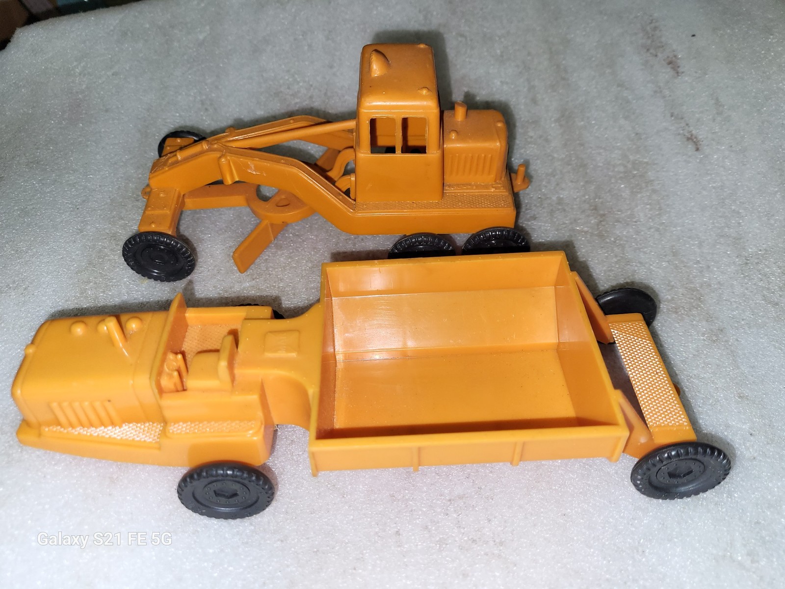 Vintage Marx Orange Plastic Big Inch Pipeline Set Earth Mover & Grader